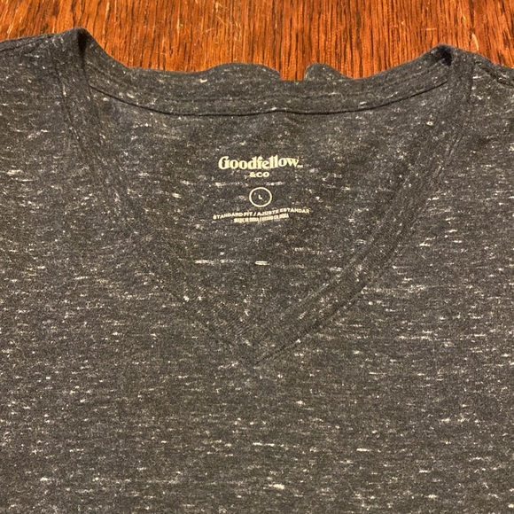 Men’s large, v-neck short sleeve tee - Picture 3 of 3